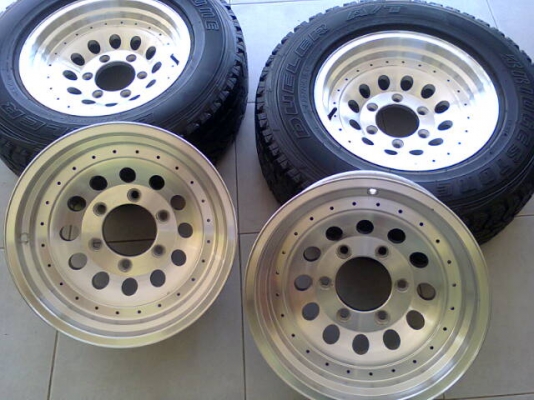 แม็ก15พร้อมยาง 225-70-15 ปี10 ยังไม่ใช้งานครบชุดพร้อมใช้