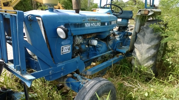 รถไถFORD เครื่องT6 มีเล่มทะเบียน  อุปกรณ์ มีดันหน้า...เจ้าของซื้อมาใช้น้อยมาก...