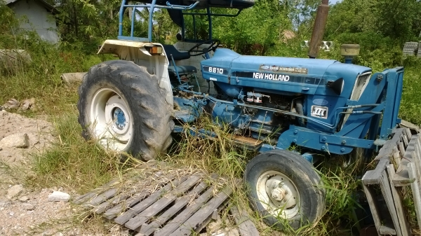 รถไถFORD เครื่องT6 มีเล่มทะเบียน  อุปกรณ์ มีดันหน้า...เจ้าของซื้อมาใช้น้อยมาก...