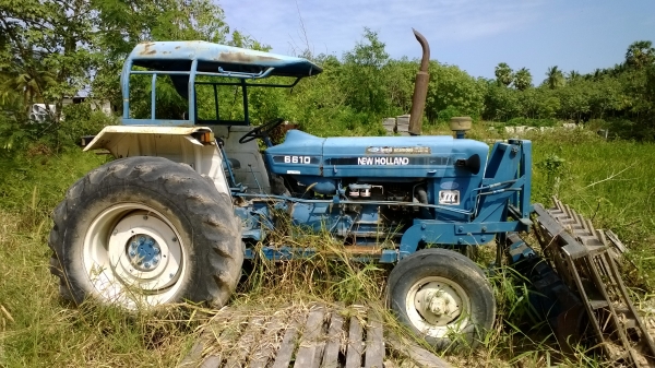 รถไถFORD เครื่องT6 มีเล่มทะเบียน  อุปกรณ์ มีดันหน้า...เจ้าของซื้อมาใช้น้อยมาก...