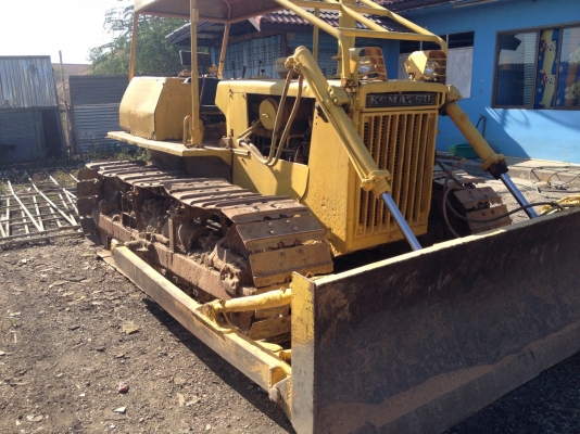 แทรคเตอร์ KOMATSU D5  สภาพพร้อมใช้งาน