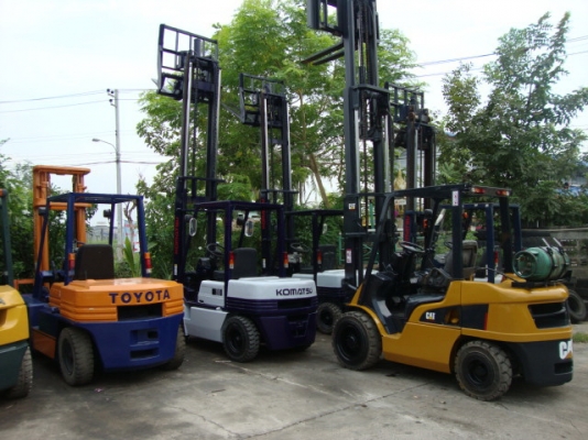 +++ขายรถโฟล์คลิฟท์ KOMATSU  FD25-11  เครื่องยนต์ดีเซล เสา 4 เมตร  ฮิ้งค์โฟล์ค  เกียร์ธรรมดา  ล้อหน้าคู่  *** รถนอกนำเข้า สภาพดี  ราคา  รายละเอียดคุยได้ครับ ***