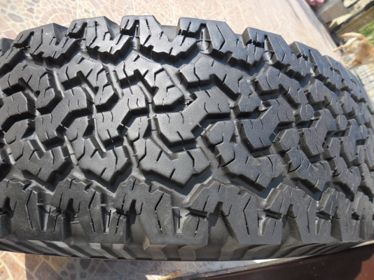 ขายยาง bf 265/75/16 ปี 12 ดอกเต็มติดหนวดกุ้ง จำนวน 1 เส้น