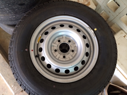 ขายยางDUNLOPถอดป้ายแดง195R15Cพร้อมกระทะ5รู