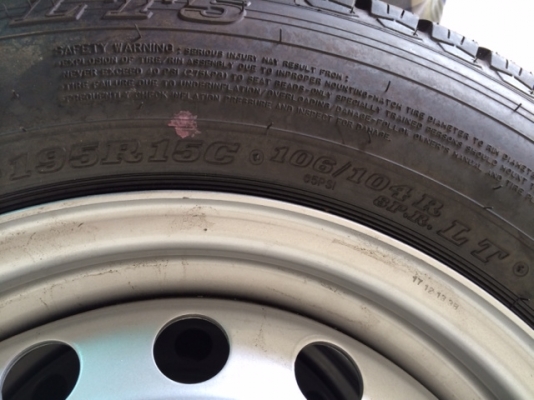 ขายยางDUNLOPถอดป้ายแดง195R15Cพร้อมกระทะ5รู