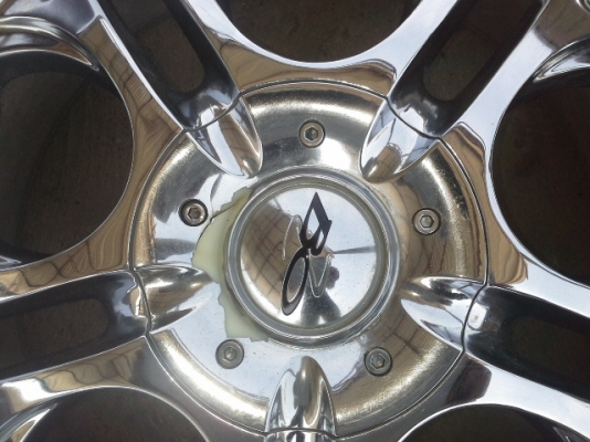 ขายล้อ 20 6รู เงาๆ สวยๆ มีพร้อมยางครับ นันกัง2010