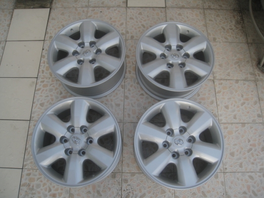 ขายล้อแม็ก vigo 17" x7.5" et30 6 รู 139.7 ทำสีใหม่ครับ ไม่มีซ่อมครับ สีเงิน พร้อมน็อตล้อเดิม ขายทั้งชุด 6,800 บาทครับ สนใจติดต่อเล็กคลองสามครับ (081-3747940)