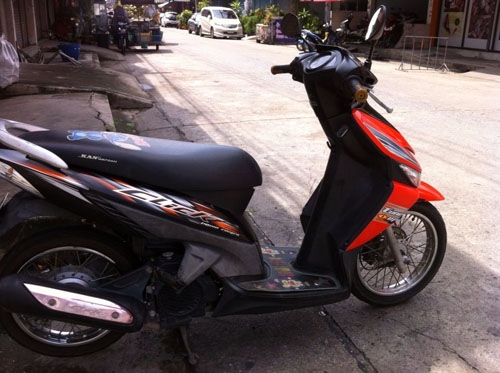 Click i ปี 53 สีดำ ส้ม รถบ้าน เครื่องแน่น ไม่หลวม ไม่มีควันขาว