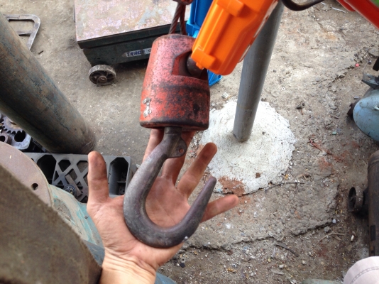 ขายรอกไฟฟ้า ขนาด 250 kg. ไฟบ้าน 220V สภาพพร้อมใช้งาน อุปกรณ์ครบ