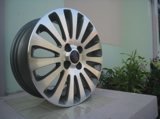 ขายล้อแม็ก ford fiesta 15"x6" et45 4 รู 100 ทำสีใหม่ เทาหน้าเงา ไม่มีซ่อม toyota , mazda, suzuki ใส่ได้เลยครับ  สนใจติดต่อเล็กคลองสาม (081-3747940)