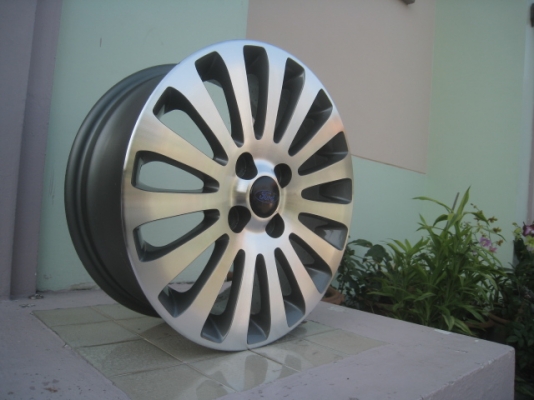 ขายล้อแม็ก ford fiesta 15"x6" et45 4 รู 100 ทำสีใหม่ เทาหน้าเงา ไม่มีซ่อม toyota , mazda, suzuki ใส่ได้เลยครับ  สนใจติดต่อเล็กคลองสาม (081-3747940)