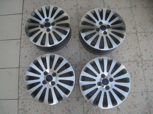 ขายล้อแม็ก ford fiesta 15"x6" et45 4 รู 100 ทำสีใหม่ เทาหน้าเงา ไม่มีซ่อม toyota , mazda, suzuki ใส่ได้เลยครับ  สนใจติดต่อเล็กคลองสาม (081-3747940)