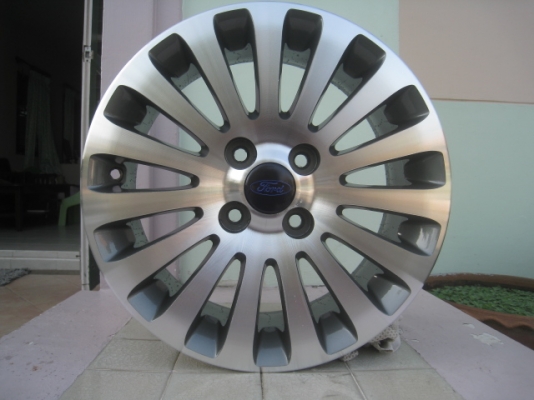 ขายล้อแม็ก ford fiesta 15"x6" et45 4 รู 100 ทำสีใหม่ เทาหน้าเงา ไม่มีซ่อม toyota , mazda, suzuki ใส่ได้เลยครับ  สนใจติดต่อเล็กคลองสาม (081-3747940)