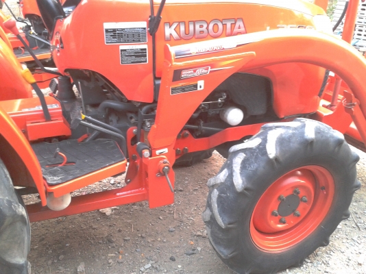 ขายรถไถคูโบต้า KUBOTA L 3608 (4WD) พร้อมใบมีดคานบน ขายรถไถคูโบต้า KUBOTA L 3608 (4WD) พร้อมใบมีดคานบน