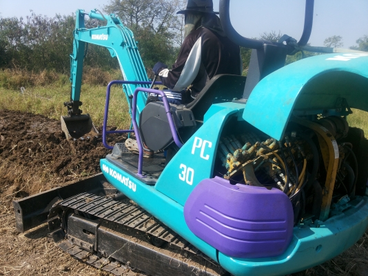 แบคโฮkomatsu pc30-7