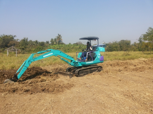 แบคโฮkomatsu pc30-7