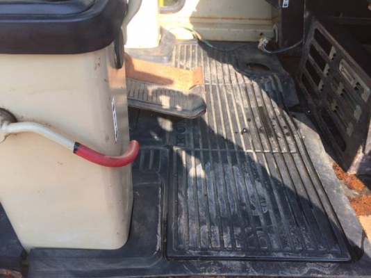 ขายรถขุด KOMATSU PC80-5 นำเข้าจากญี่ปุ่นแท้ๆ สภาพพร้อมใช้งาน (มีVDOให้ชม )สนใจติดต่อ 081-2990958 ครับ