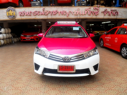 จำหน่ายแท็กซี่ป้ายแดง(ตัวใหม่ 2014) ดาวน์150,000 บาทออกรถได้เลย ออกง่ายผ่อนสบาย ไม่ยุ่ง