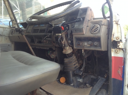 ขายรถบรรทุกน้ำมัน ISUZU จัมโบ้ 200 เพลาเดียว เครื่อง 6SA1 200 แรงม้า คัสซีสวยตลอดเส้นไม่มีบวม เบรคลมดัน พวงมาลัยพาวเวอร์ ทะเบียนพร้อมโอนครับ