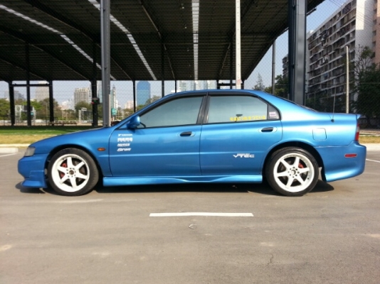 ขายACCORDวางH22AติดLPGหัวฉีดชุดแต่งMUGEN ล้อ17" ดิส4ล้อ เครื่องเสียงชุดใหญ่ สีฟ้าเกล็ดมุข