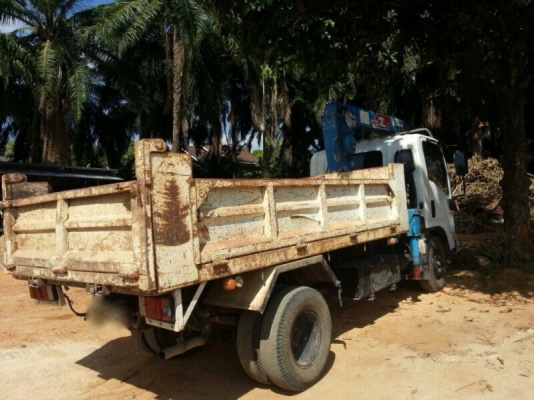 รถอีซูซุ 6 ล้อ  ติดเครน 2.50 ตัน. ( ยกดั้มได้. )  130 แรงม้า. ปี 52  สนใจติดต่อ 081 - 6079515