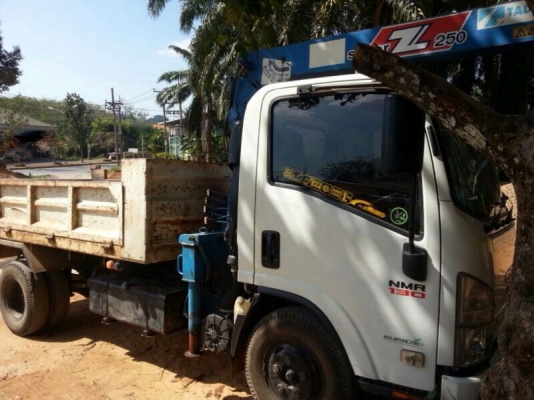 รถอีซูซุ 6 ล้อ  ติดเครน 2.50 ตัน. ( ยกดั้มได้. )  130 แรงม้า. ปี 52  สนใจติดต่อ 081 - 6079515