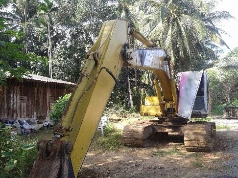 รถแบคโฮ ยูตานิ. 200 - 3  สนใจติดต่อ 081 - 6079515