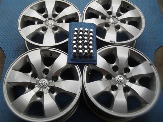 ขาย ล้อแม็กซ์ VIGO champ Prerunner ถอดป้ายแดง 4วง+น๊อตเดิม  ราคา9500บาทครับ