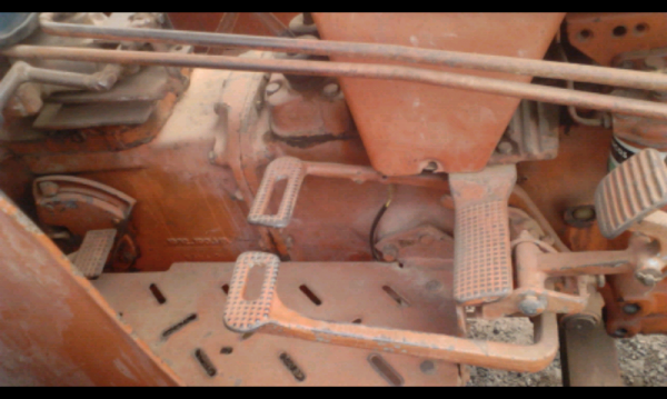 ขายรถไถ massey ferguson 185  ....มีใบมีดดันหน้าให้ พร้อมใช้งาน