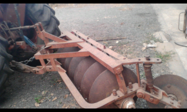 ขายรถไถ massey ferguson 185  ....มีใบมีดดันหน้าให้ พร้อมใช้งาน