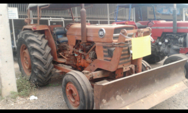 ขายรถไถ massey ferguson 185  ....มีใบมีดดันหน้าให้ พร้อมใช้งาน