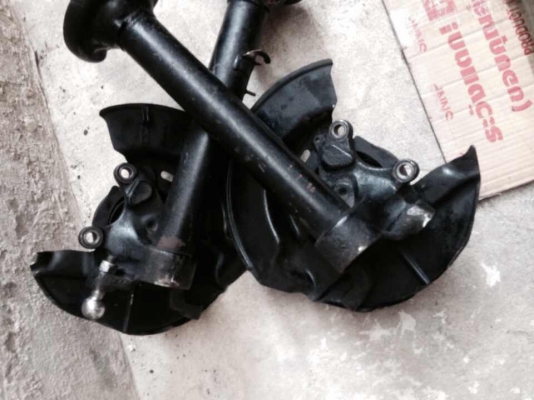 ขายโช้คหน้าพร้อมดุม 4รู100 BMW e30 จำนวน1คู่ ราคา1500บาท โทร0875077464โส กทม