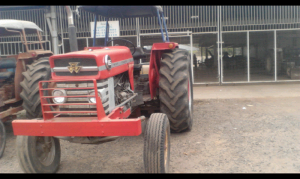 ขายรถไถ massey ferguson 195  ...หางเป็นถังน้ำ.ไม่มีดันดัหน้า
