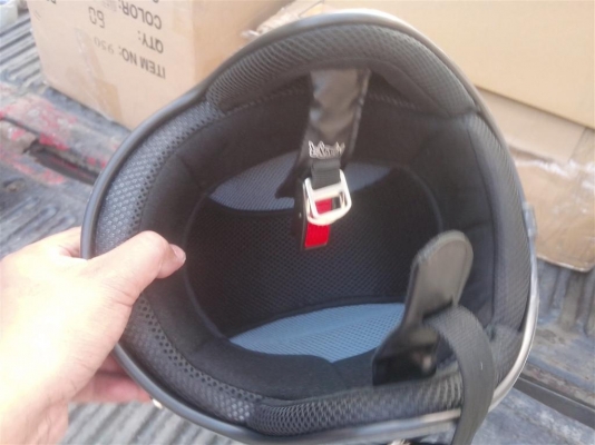 หมวกกันน๊อค ลายไฟ ไม่ทราบรุ่น เก่ายุ่น