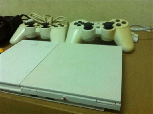 ขายเกมส์ PS2 สีขาว เก่าญี่ปุ่น พร้อมจอย 2 ตัว