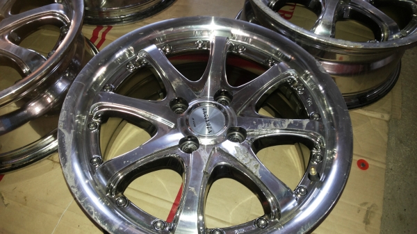 แม็คขอบ15แต่มีชำรุด4รู100แบคโคม