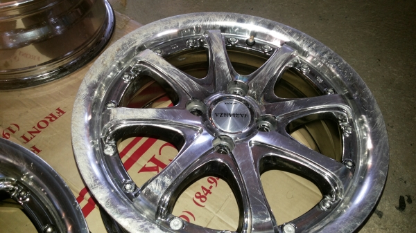 แม็คขอบ15แต่มีชำรุด4รู100แบคโคม