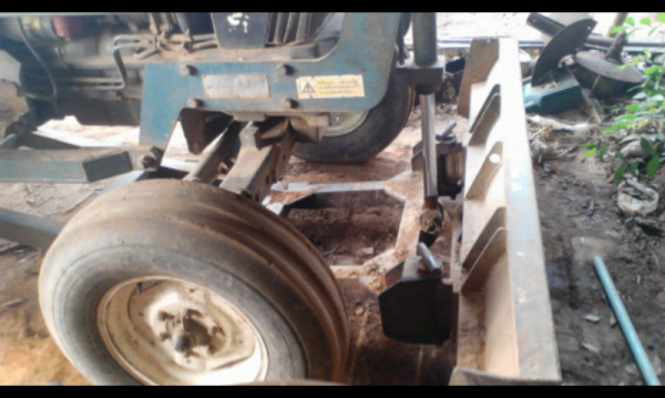 ขาย ฟอร์ด 5610 NEW HOLLANDเพลาเดียว ราคา 550000 รถมือเดียว