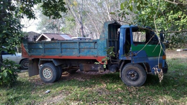 รถอีซูซุ 6 ล้อดั้ม 115 แรงม้า. ( รถประกอบ. )  สนใจติดต่อ 081 - 6079515