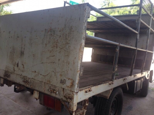 รถอีซูซุ 4 ล้อ 88 แรงม้า. ปี 43  สนใจติดต่อ 081 - 6079515