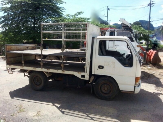 รถอีซูซุ 4 ล้อ 88 แรงม้า. ปี 43  สนใจติดต่อ 081 - 6079515