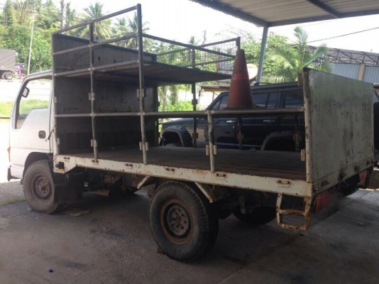 รถอีซูซุ 4 ล้อ 88 แรงม้า. ปี 43  สนใจติดต่อ 081 - 6079515