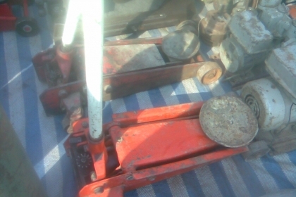 แม่แรงตะเข้ 3 ตันสภาพพร้อมใช้งานครับขนาด 3  ตันครับแน่นหนักครับรุ่นนี้ราคานี้คุ้มมากครับใช้ยาวครับไม่ต้องเบิกใหม่ครับ