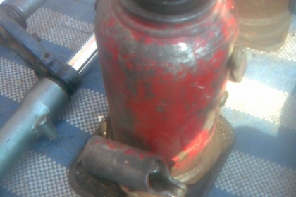 แม่แรงคายาบาญี่ปุ่นทรงเตี้ย 20 ตัน และ 15 ตันสภาพเดิมๆพร้อมใช้งานครับเป็นของคายาบาครับ ขนาด20 ตันทรงเตี้ย 1900  บาท  ทรงสูง 15 ตัน 1700 บาทครับราคานี้คุ้มมากครับ