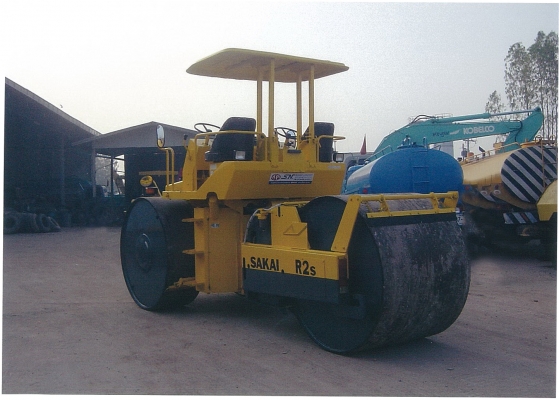 รถบดถนนสามล้อเหล็ก R2S