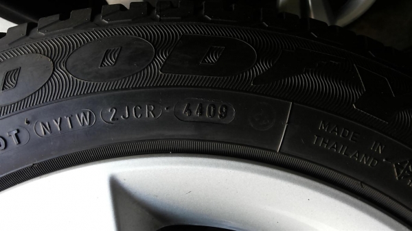 ยาง goodyear 175/65/15 ดอกหนาๆทั้ง 4 เส้น