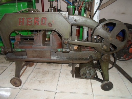 แท่นเลื่อย HERO  9,000  พร้อมใช้  ด่วน  !!!!!!  ติดต่อ อ้อม  0898217996