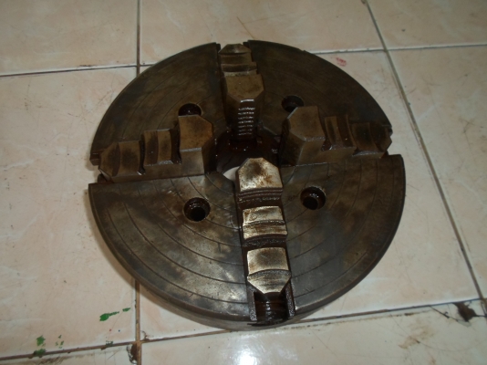 หัวจับแท่นกลึง 4 จับ ขนาด 10 นิ้ว สภาพสวย แน่น พร้อมใช้ 2,500