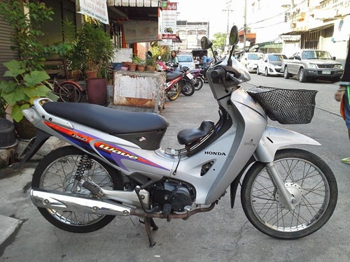 Wave 125 ปี 46 สตาร์ทมือ รถบ้าน เครื่องแน่น สตาร์ทมือใช้งานได้ดี เอกสารครบ ภาษี พรบ.ไม่หมด