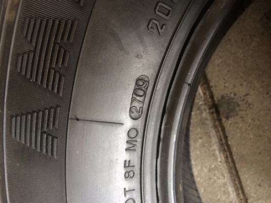 ยางใหม่ ปีเก่า 205/70/15 ยางอินเดีย 1คู่ ยางใหม่ ปีเก่า 205/70/15 ยางอินเดีย 1คู่